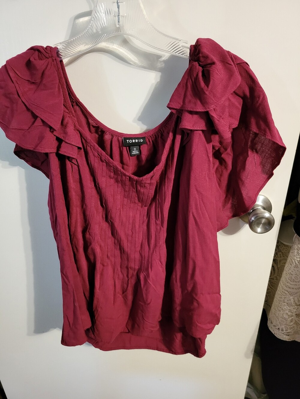 TORRID BURGUNDY RUFFLE TOP SIZE 0